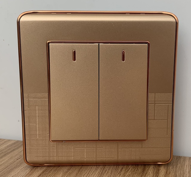 Popular British Style 4 Gang Electrical Switches and Sockets Low Cost with Max. Current 13A and Max. Voltage 250V