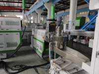 Machine de compactage et de granulation de déchets plastiques à haute efficacité pour les sacs tissés et la ligne de pelletisation de films