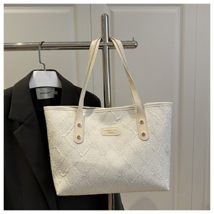 Bolso Tote de Mujer, Gran Capacidad, Impermeable, de Cuero PU, Abertura Superior, Listo para la Playa, Detalle de Bordado, Colección Otoño/Invierno - Product Image 4
