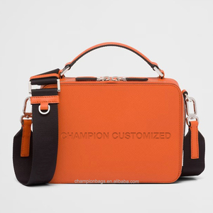 Bolso <span class=keywords><strong>bandolera</strong></span> de cuero saffiano PU con logotipo personalizado para <span class=keywords><strong>hombre</strong></span>, <span class=keywords><strong>bandolera</strong></span> cuadrada con cremallera y logotipo para <span class=keywords><strong>hombre</strong></span> - Product Image 1