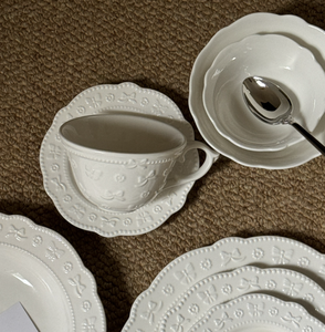 Nouvel ensemble de vaisselle moderne en porcelaine émaillée gaufrée, réutilisable et durable, motif floral avec nœud papillon pour assiettes à desserts - Product Image 2