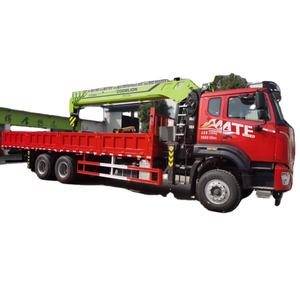 Grúa Montada en Camión Sinotruk Howo Nueva, Diésel, Manual, de Ocho Ruedas Traseras, 25 Toneladas, con Pluma de 5 Secciones - Product Image 1