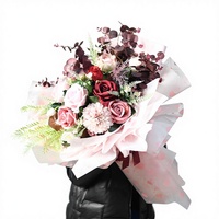 Papier d'emballage mat double face imperméable en plastique pour fleuriste, cœurs de roses pour la Saint-Valentin, 56x56cm, emballage de bouquet floral