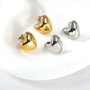 Boucles d'oreilles en acier inoxydable plaqué or 18 carats, forme cœur lisse, bijoux de mode, boucles d'oreilles clous polies pour femmes, best-seller - Product Image 1