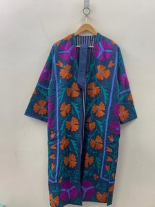 เสื้อคลุมกิโมโนกำมะหยี่ปักลายดอกไม้สไตล์โบฮีเมียนสำหรับผู้หญิง ทำมือ เหมาะสำหรับใส่พักผ่อนในฤดูหนาว - Product Image 1
