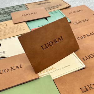 ป้ายยี่ห้อเสื้อผ้ากางเกงยีนส์แบบกำหนดเอง ป้าย PU ป้ายหนังนูน/โลหะ สำหรับเสื้อผ้า เครื่องแต่งกาย หมวก - Product Image 1