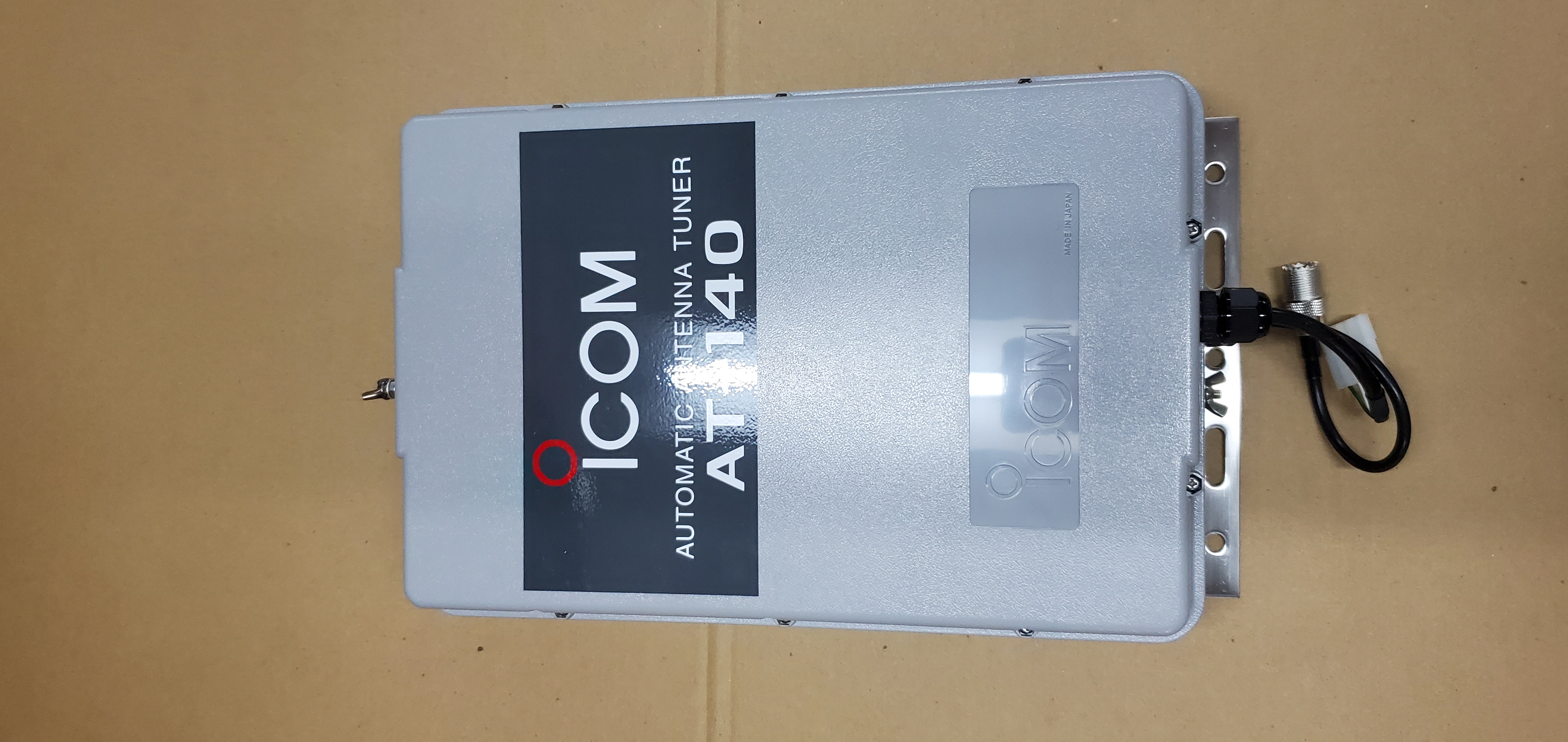 ICOM AT-140 アンテナチューナー 150W入力 黒 SO-239 接続器 2.5KG