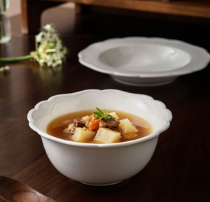 Juego de Vajilla de Cerámica con Borde de Pétalos Blancos Personalizable al por Mayor, Platos y Tazones de Porcelana Fina Estilo Francés para Catering - Product Image 3