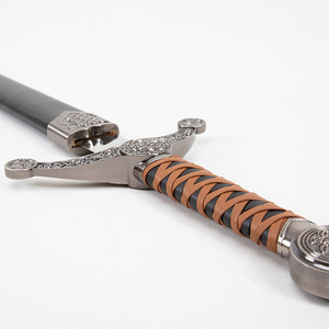 Européenne Western Celtic Knight Sword Film et Télévision Cos Props Arme Gravée En Métal Médiéval Non Affûtée - Product Image 4