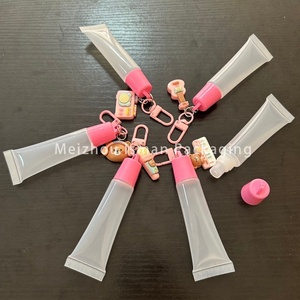 หลอดบีบพลาสติกสีชมพูขนาด 10 มล. 15 มล. สำหรับครีมทามือ ครีมทาตา ลิปกลอส ลิปสติก พร้อมพวงกุญแจน่ารัก - Product Image 5
