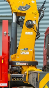 Very <b>Cheap</b> RHD and LHD Diesel Engine Dongfeng Cargo <b>Box</b> Truck Mounted Hydraulic 10-15tons Lifting Telescopic Boom Crane - Product Image 6