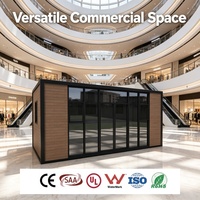 Studio photo élégant et modulable avec façade en verre et éclairage de studio pour portraits, entreprises, galeries d'art et locations