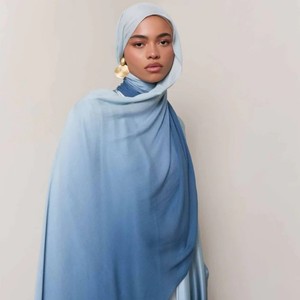 Hijab Ethnique de Qualité Supérieure à Imprimé Ombré, Écharpe Traditionnelle en Coton Doux Bambou Modal Non Transparente pour Musulmans - Product Image 6