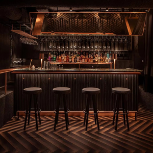 เฟอร์นิเจอร์ร้านไวน์ระดับไฮเอนด์ ดีไซน์หรูหรา เคาน์เตอร์ผับไม้ ชุดโต๊ะและเก้าอี้พร้อมไฟ LED เป็นมิตรกับสิ่งแวดล้อม ทนทาน - Product Image 1