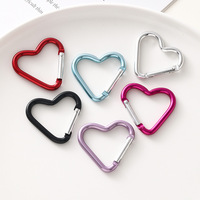 Vente en gros de porte-clés mousqueton en forme de coeur boucle de suspension en alliage d'aluminium fermoir à mousqueton à ressort bricolage sac à dos porte-clés artisanat