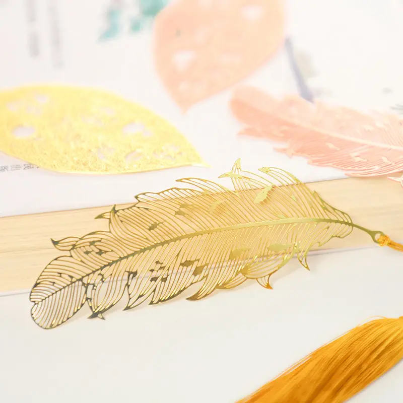 Marcapáginas de hojas de lujo para estudiantes, regalo exquisito, marcapáginas de latón dorado con borla para libros, 2021