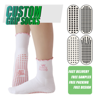 Chaussettes de yoga en coton blanc personnalisées pour femmes, antidérapantes, avec volants et couronne brodée