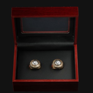 Ensemble de 3 bagues de championnat des <span class=keywords><strong>New</strong></span> <span class=keywords><strong>York</strong></span> Knicks avec boîte de présentation (1970/1973/2026) - Product Image 5