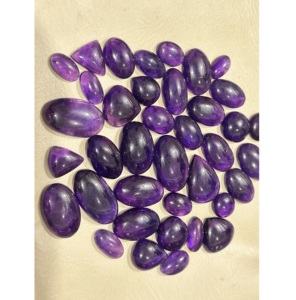 Venta al por mayor de piedras preciosas de cabujón de cuarzo amatista natural de calidad superior sueltas para la elaboración de pendientes y collares de exportación a granel - Product Image 1