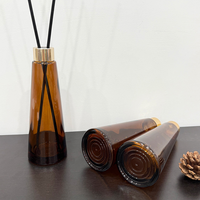 Vente en gros de flacons diffuseurs coniques en verre brun de 200 ml, flacons d'aromathérapie sans flamme en rotin avec bouchon à vis