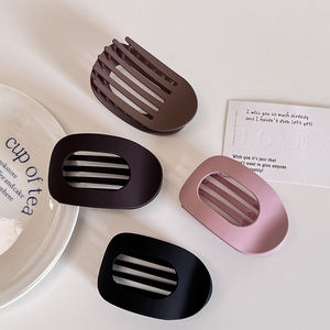 डकबिल पकड़ के साथ आरामदायक घुमावदार रेसिन बाल क्लिप और मजबूत दांतों के लिए नए फ्लैट गोलाकार खोखले डिजाइन - Product Image 2