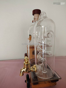 Dispensador de <span class=keywords><strong>Whisky</strong></span> Vintage con Base de Camión Antiguo de Madera y <span class=keywords><strong>Dos</strong></span> Decantadores de Vidrio para Entusiastas de Autos, Bar en Casa y Regalo - Product Image 3