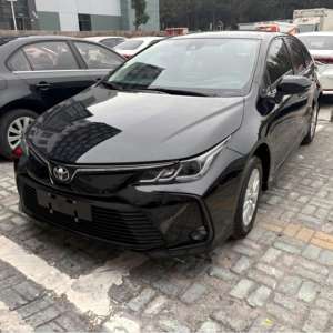 سيارة كورولا مستعملة موديل 2022، لون أسود، 30,000 كم، ناقل حركة يدوي، قيادة يسرى، إطارات R15، مقاعد قماشية، داخلية داكنة، تعمل بالبنزين - Product Image 2