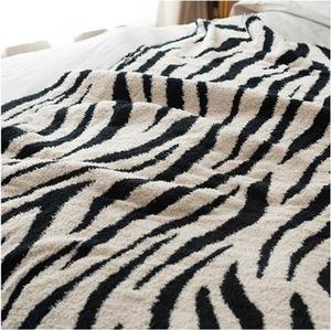 Coperta in Maglia con Stampa Zebrata, Morbida e Calda, in Filato di Piume, Nera con Strisce Animali, Decorazione per Divano, Ultra Morbida in Microfibra, per Arredamento Casa e Letto - Product Image 4