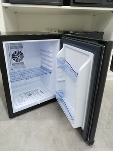 Frigorifero Minibar Elettrico Portatile Sachikoo OEM da 30L con Raffreddamento Silenzioso per Ufficio e Hotel - Product Image 4