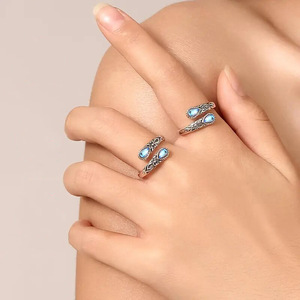Anello Aperto Regolabile a Goccia Design Vintage per Donne - Product Image 2