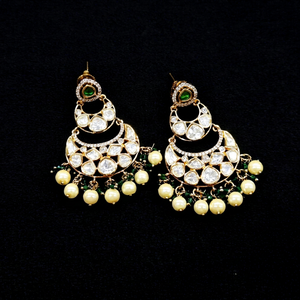 Boucles d'oreilles pendantes Kunda 10588, style victorien, plaquées, en laiton, avec perles et breloques, pierres CZ, bijoux floraux pour femmes, pour fêtes et mariages - Product Image 1