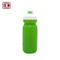 Bouteille d'eau pour vélo, sans BPA, en plastique, accessoires de sport pour le cyclisme, design personnalisé, adultes