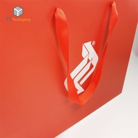 Boîte cadeau de luxe en carton rouge à deux pièces avec logo personnalisé, emballage de sac à main de marque, boîte rigide personnalisée avec couvercle et sac en papier