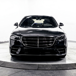 Sedán de Lujo Usado Clase S Negro 2022, Auto Premium de Gasolina para Viajes de Negocios - Product Image 1