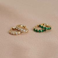 Boucles d'oreilles Huggies brillantes avec serti de diamants ou de pierres précieuses Lingrock pour elle |   Pierre précieuse ronde |   Or massif 18 carats