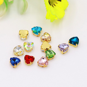 คริสตัลรูปหัวใจ 12 เหลี่ยม 4 รู ชุบทอง สำหรับงาน DIY เสื้อผ้า งานฝีมือ ขายส่ง - Product Image 4