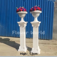 Colonnes et piliers d'inspiration grecque et romaine pour décorations extérieures de mariage, clôtures de jardin, centres de table de mariage, toiles de fond et photographie événementielle