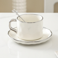 Ensembles de soucoupe en porcelaine OEM de luxe moderne et personnalisé le plus vendu meilleur cadeau tasses en céramique personnalisées