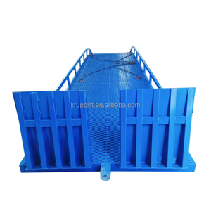 Rampe de chargement mobile en acier au carbone hydraulique pour conteneurs, avec <span class=keywords><strong>garde</strong></span>-<span class=keywords><strong>corps</strong></span> de 50 cm pour chariot élévateur - Prix usine - Product Image 1