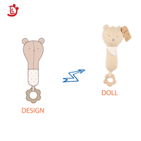 Hochet sensoriel pour bébé personnalisé en usine jouet en peluche ours disquette biologique conception animale en bois jouet à mâcher hochet pour bébé en bois