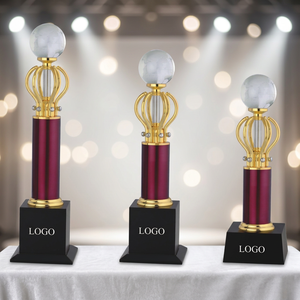 Trofeo de metal con diamantes y base negra, premios metálicos con acabado dorado corporativo, ideales para funciones de premiación anuales. - Product Image 1