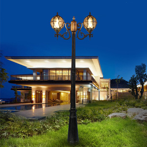 Lampadaire de jardin extérieur en laiton à double tête avec abat-jour en verre, lumière LED blanc chaud IP65 2700K AC 220V, capteur de mouvement, alimentation solaire, garantie 10 ans - Product Image 3