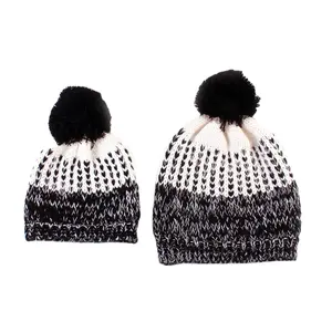 Venda imperdível gorro pom de malha em dois tons para bebês e mães, chapéu de inverno feminino com caveira elástica