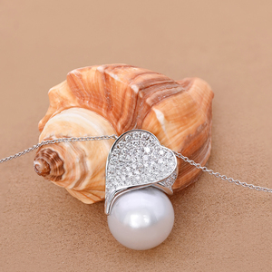 Ciondolo con perla bianca rara Jumbo da 16-17 mm della linea Botanical Leaf Motif, in <span class=keywords><strong>oro</strong></span> bianco massiccio 18K e <span class=keywords><strong>collana</strong></span> in platino Pt950 - Product Image 1