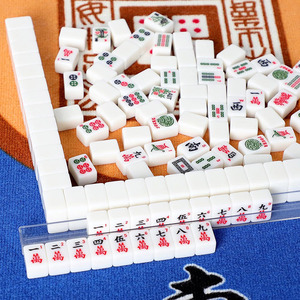 Juego <span class=keywords><strong>de</strong></span> Mahjong y Póker Portátil <span class=keywords><strong>de</strong></span> Viaje, Estilo Americano, 166 Fichas Blancas <span class=keywords><strong>de</strong></span> Melamina <span class=keywords><strong>de</strong></span> 0.8 Pulgadas, Mini, 4 Soportes, Bolsa Azul - Product Image 4