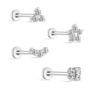 Pendiente de tuerca con flor de 5 pétalos y 3 diamantes cultivados en laboratorio de oro blanco y plata maciza 925, de base plana de 1.2x6mm, con cierre de rosca. - Product Image 1