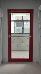 Puerta de vidrio de salida de seguridad GMP con cerradura de emergencia, barra de painc tipo empuje, puerta de salida de emergencia para laboratorio de hospital - Product Image 5