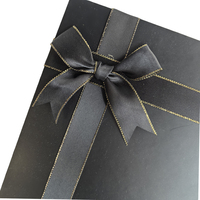 Emballage de couvercle à rabat boîtes pliantes personnalisées en carton couvercle et base vêtements boîte de papier pliante en ruban cadeau pour petite expédition