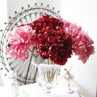 Fleurs d'hortensia en soie style français vintage à bords effilochés, couleur corail peinte à l'huile, décor floral gaufré pour salon
