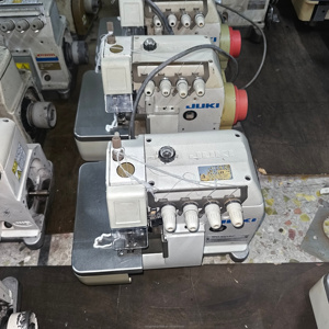 Máquina de Coser Overlock Industrial Automática Usada MO6514 con Motor de Embrague, Alta Velocidad 6000 Puntadas/min, Grosor de Costura de 7MM - Product Image 3